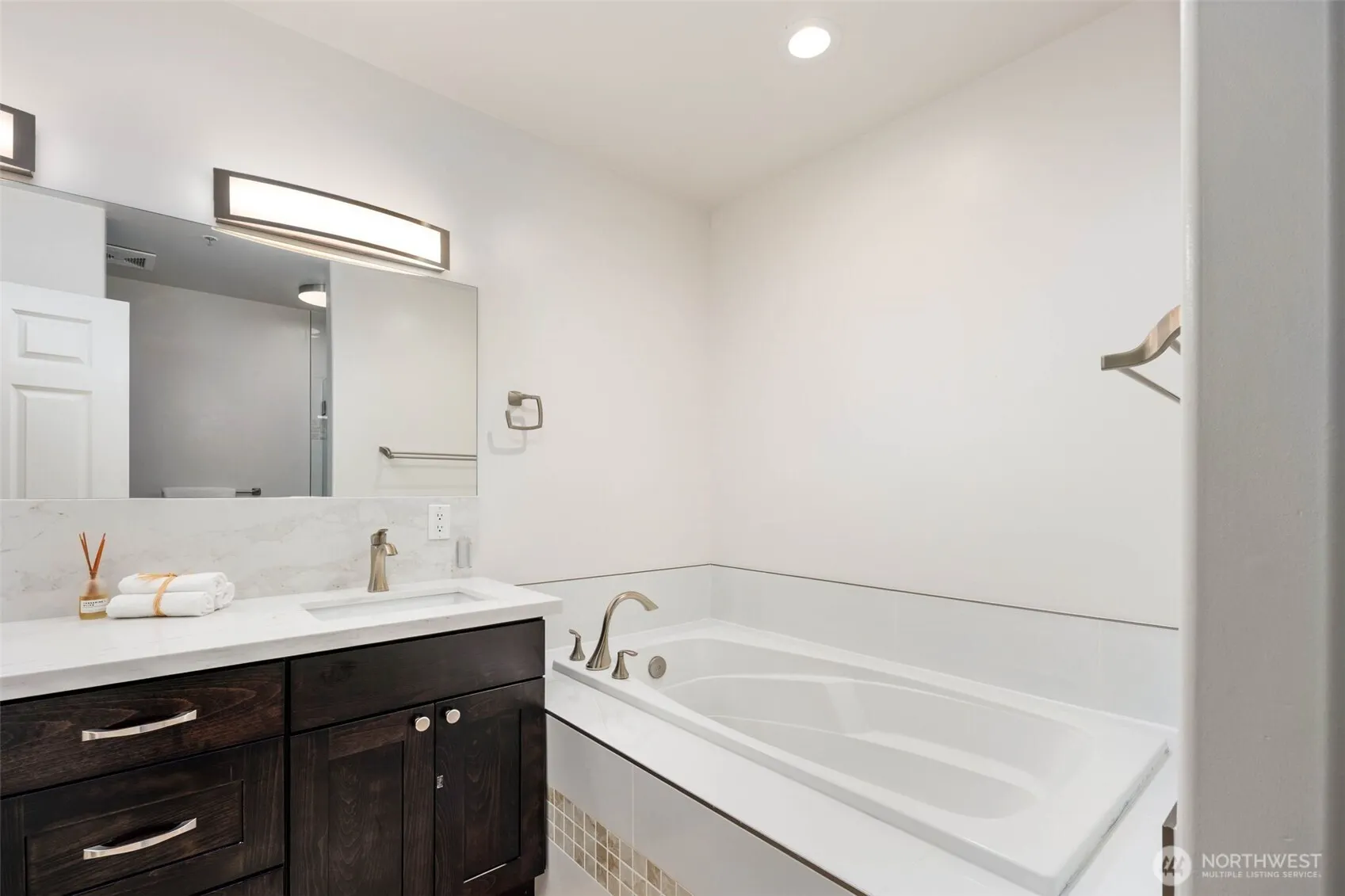 1594 Alki Avenue SW #302, Seattle, WA 98116
