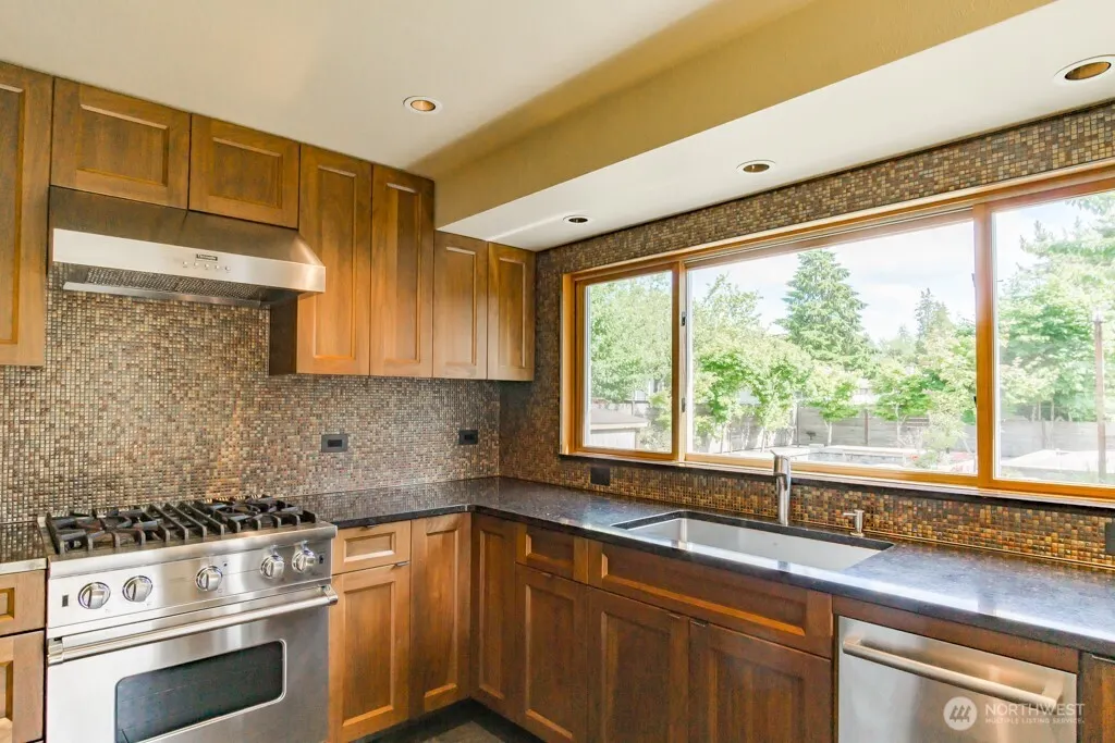 2115 N 92nd Street , Seattle, WA 98103