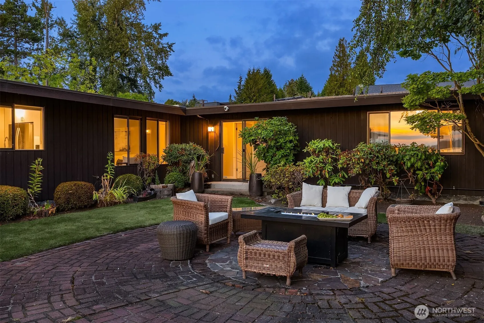 6209 Lake Washington Blvd NE, Kirkland, WA 98033
