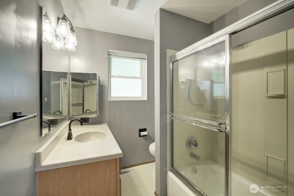10550 NE 137th Place , Kirkland, WA 98034