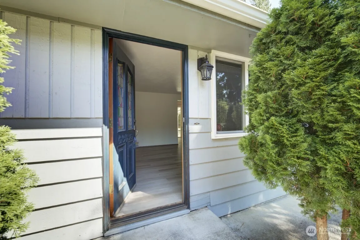 10550 NE 137th Place , Kirkland, WA 98034
