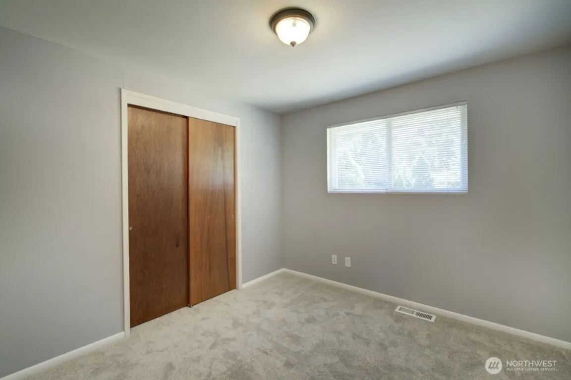 10550 NE 137th Place , Kirkland, WA 98034