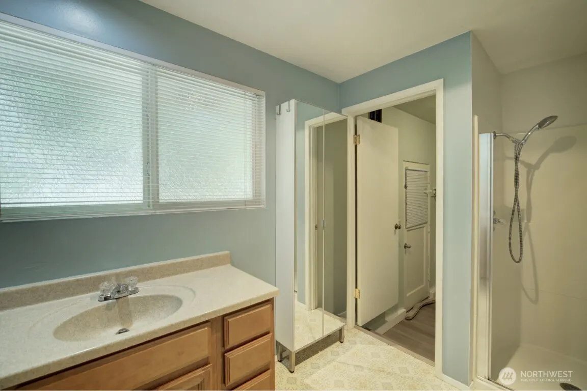 10550 NE 137th Place , Kirkland, WA 98034
