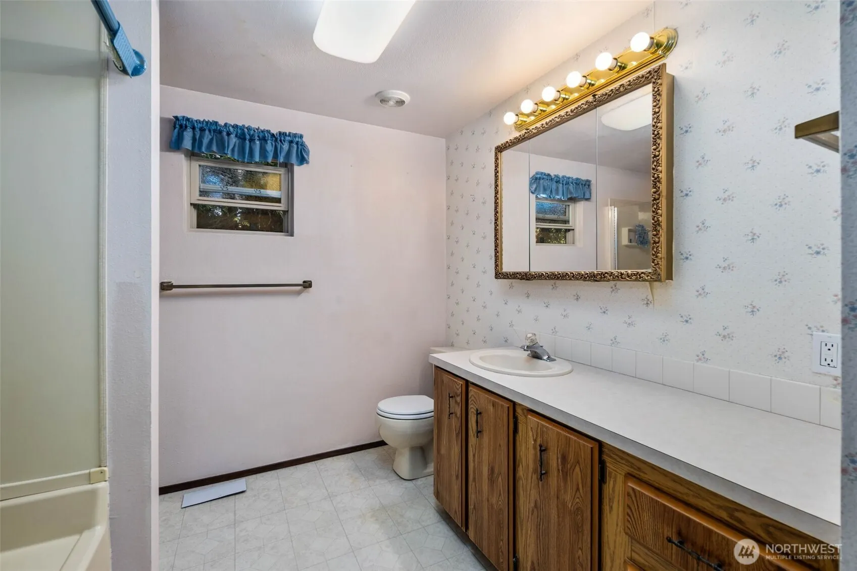 23708 Locust Way #13B, Bothell, WA 98021
