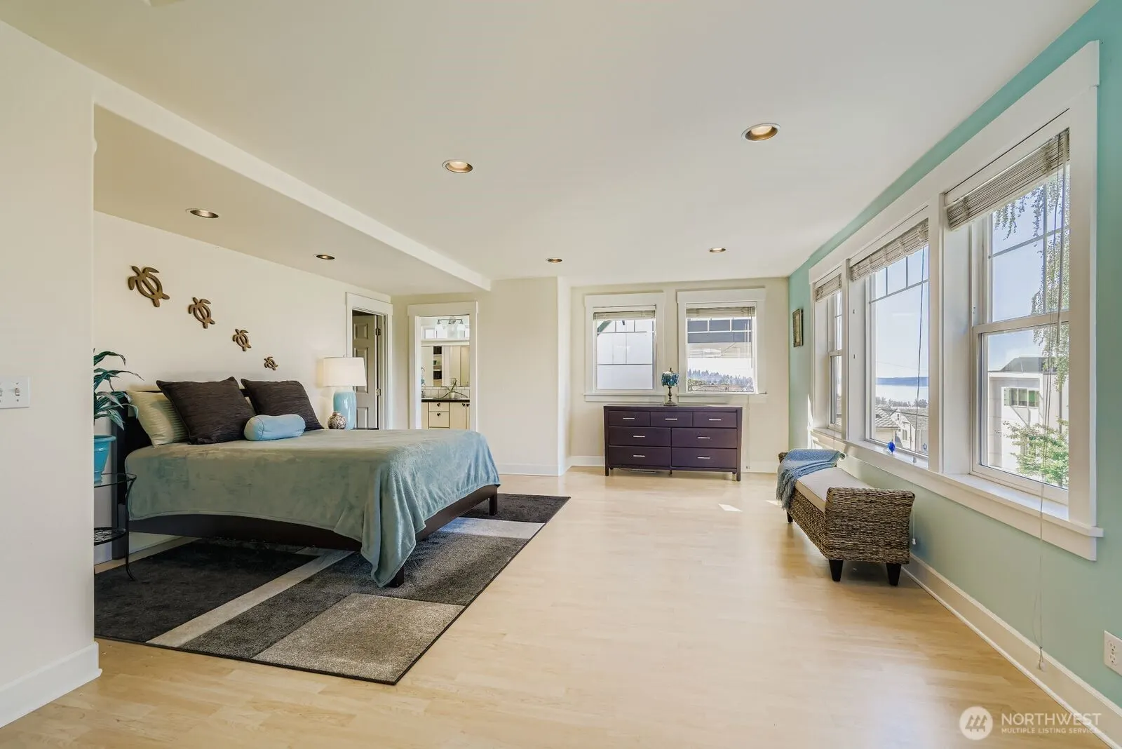 8309 California Avenue SW, Seattle, WA 98136