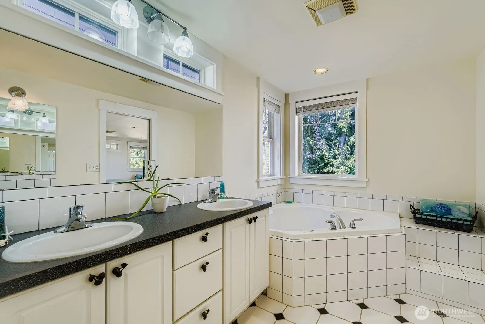 8309 California Avenue SW, Seattle, WA 98136