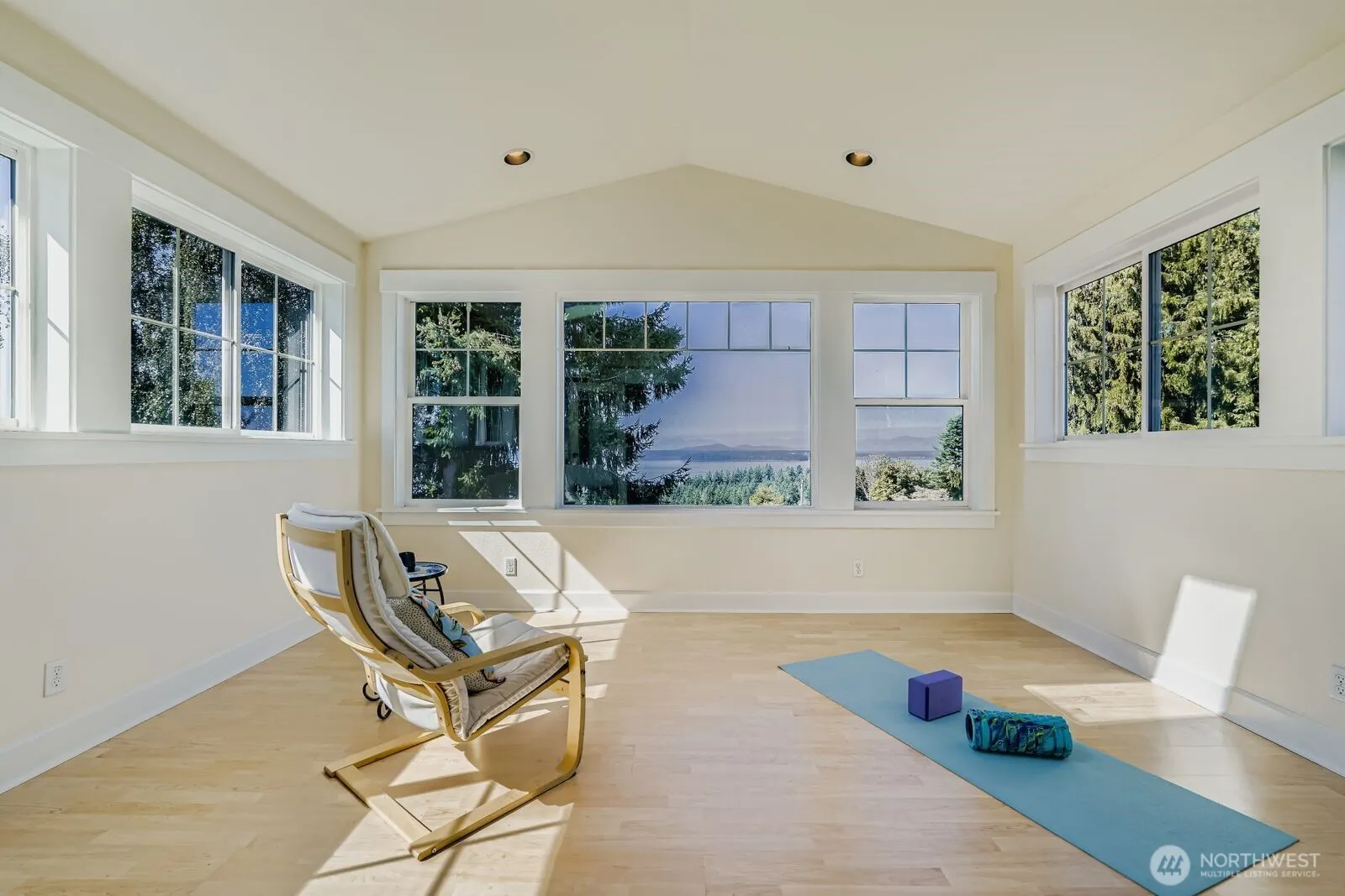 8309 California Avenue SW, Seattle, WA 98136