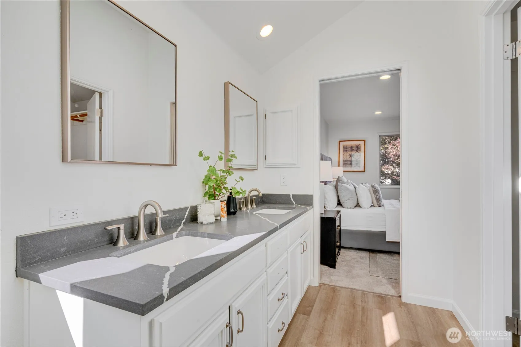 25760 SE 40th Street , Sammamish, WA 98029