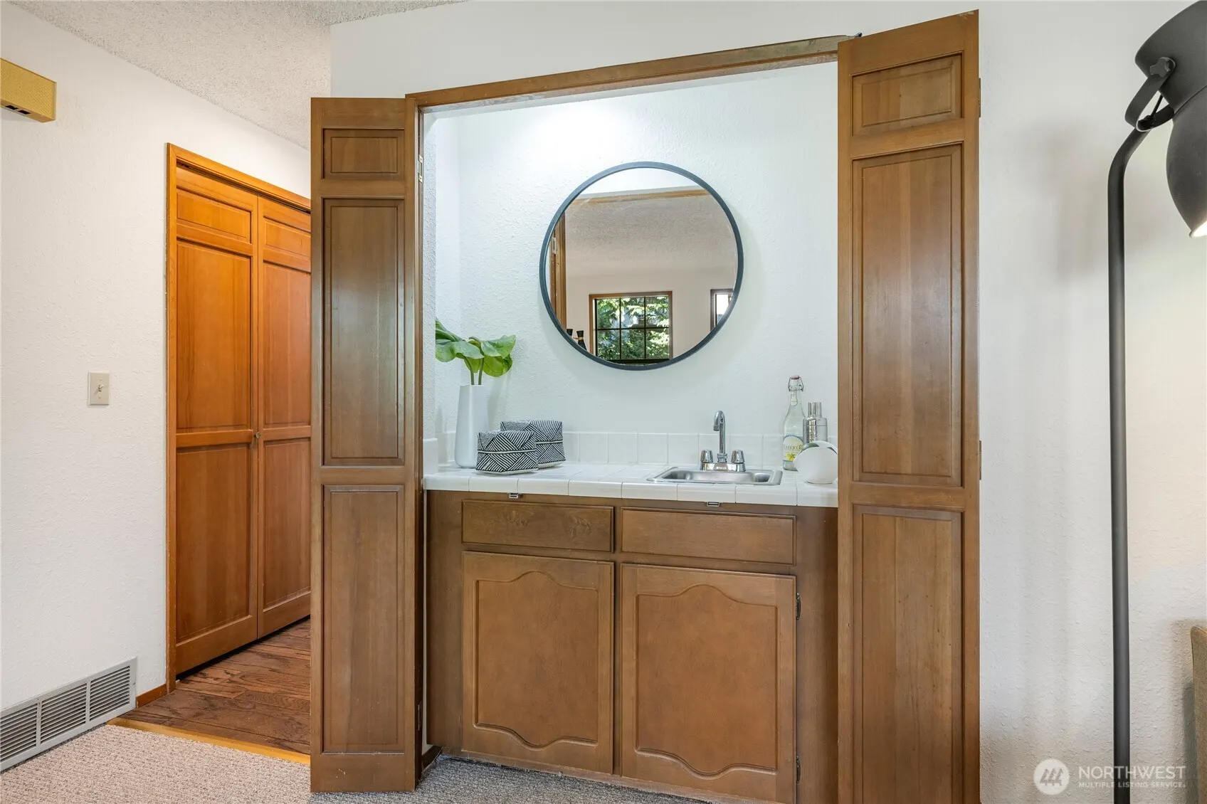 4631 Highland Drive , Bellevue, WA 98006