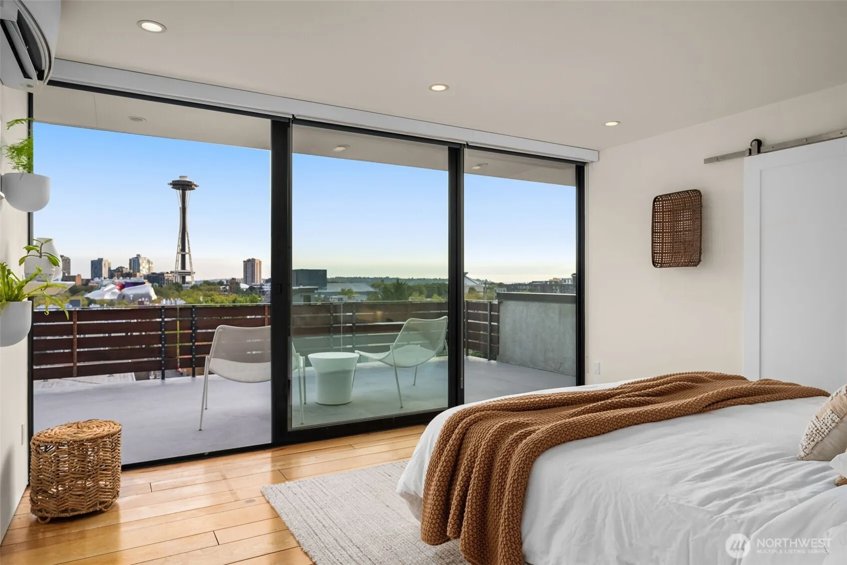 417 Ward Street , Seattle, WA 98109