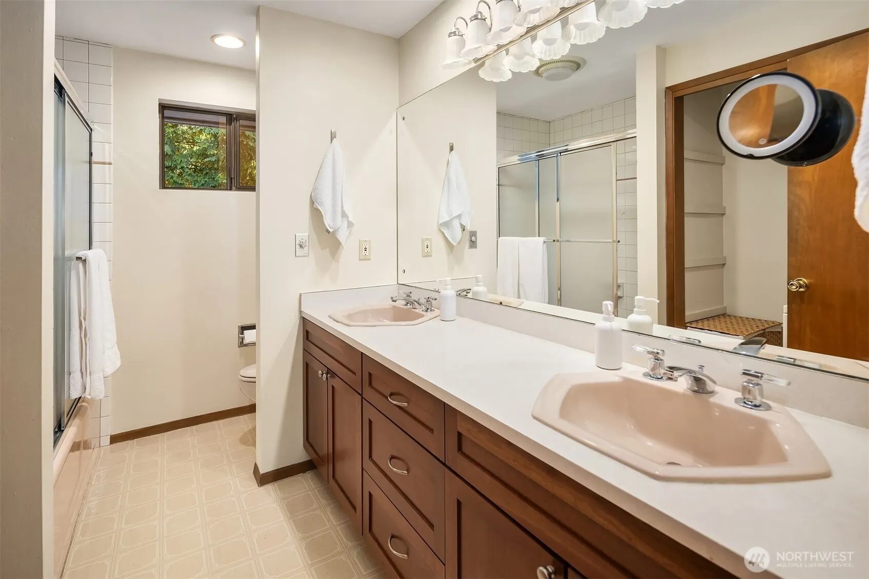 1711 NE 104th Street , Seattle, WA 98125
