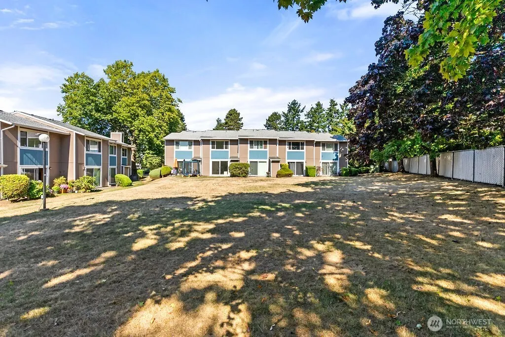 25416 106th Avenue NW #D4, Kent, WA 98030