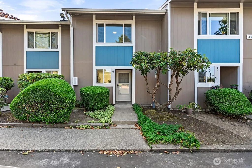 25416 106th Avenue NW #D4, Kent, WA 98030