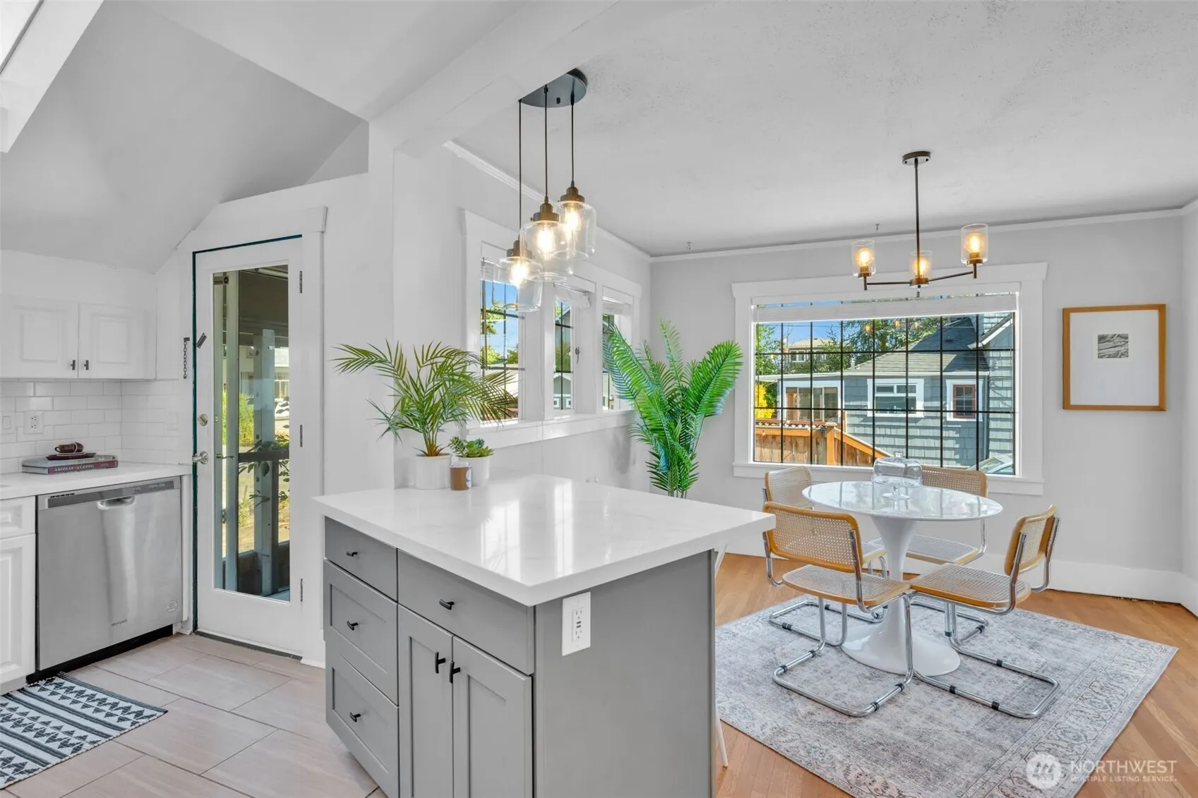 5232 S Holly Street , Seattle, WA 98118