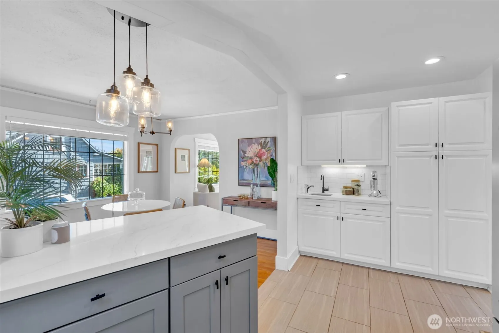 5232 S Holly Street , Seattle, WA 98118