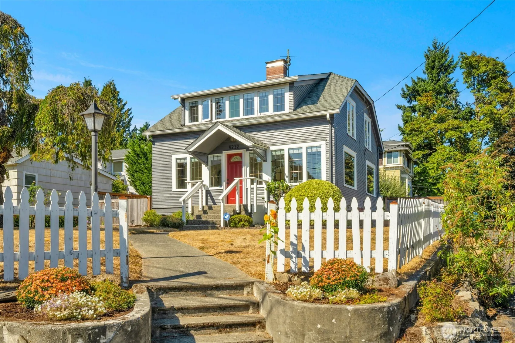 5232 S Holly Street , Seattle, WA 98118