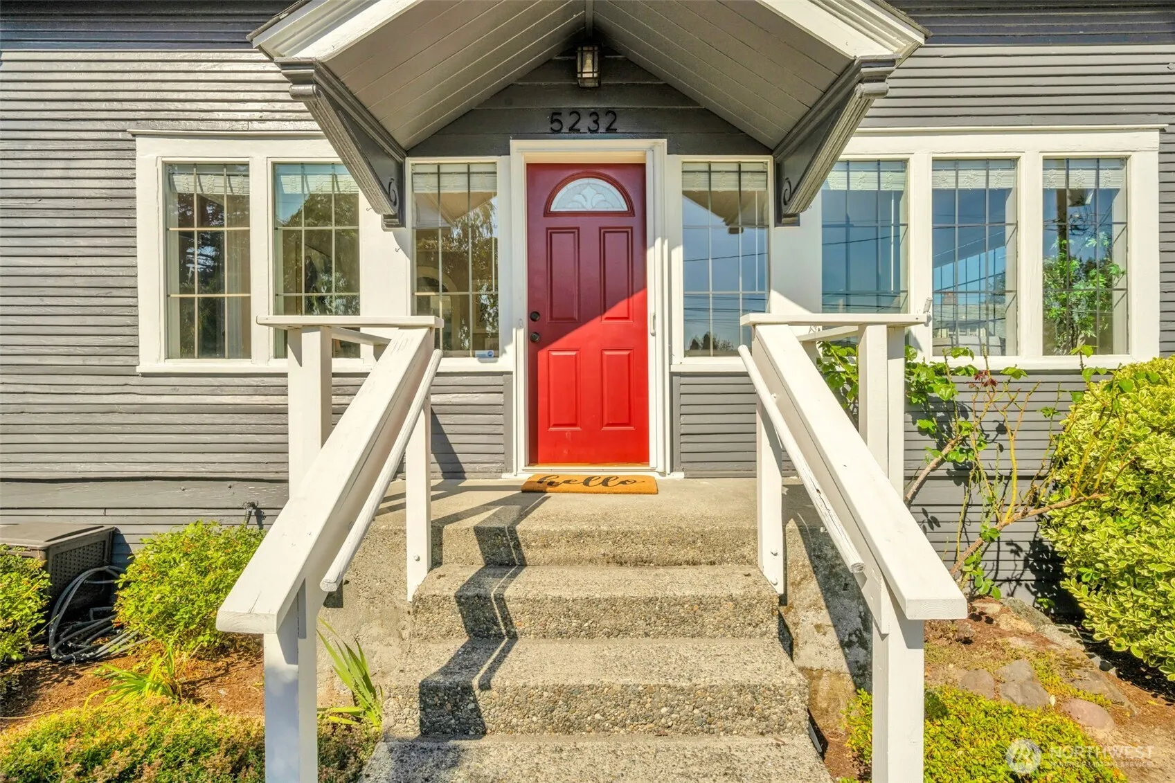 5232 S Holly Street , Seattle, WA 98118