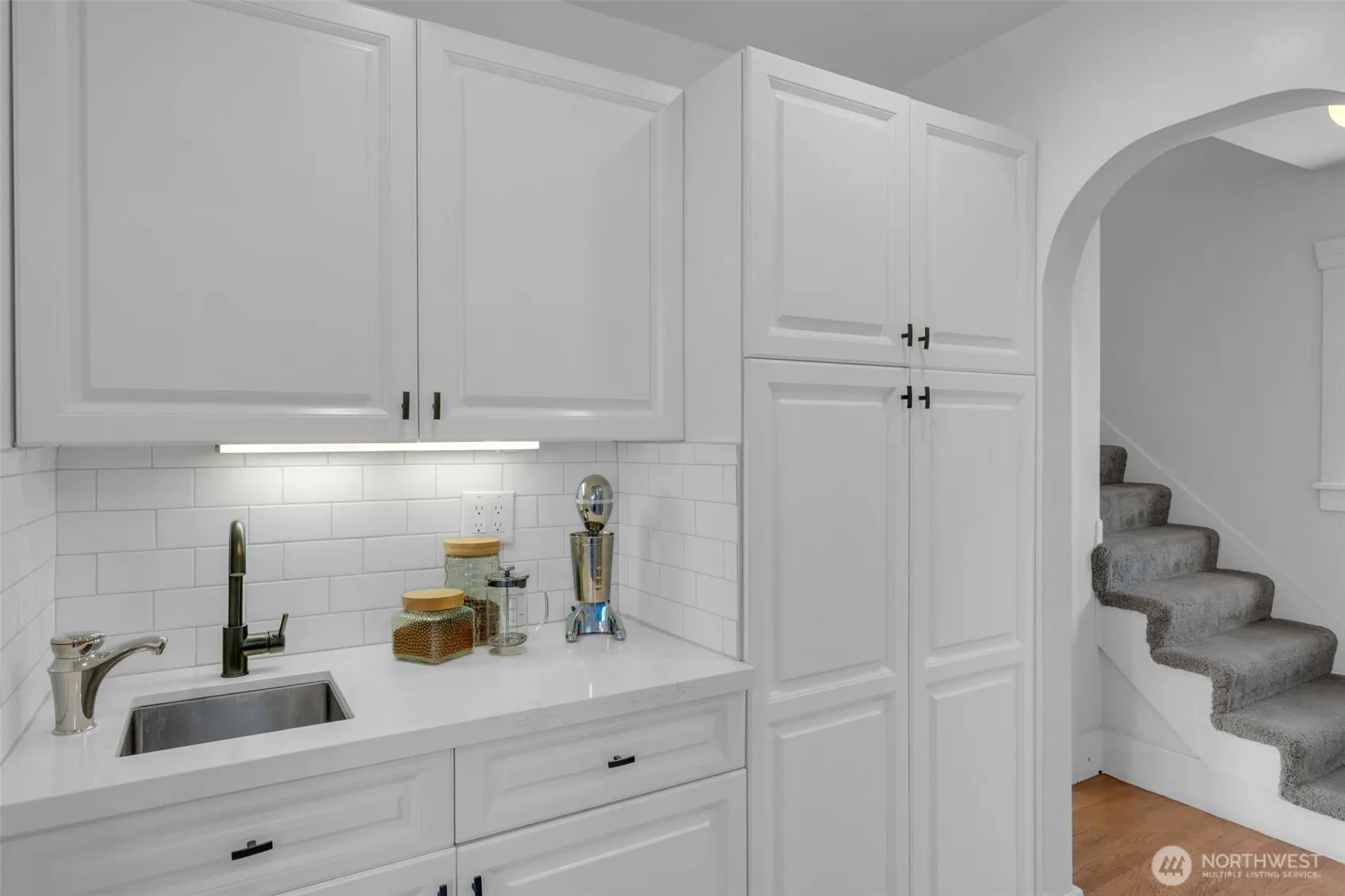 5232 S Holly Street , Seattle, WA 98118