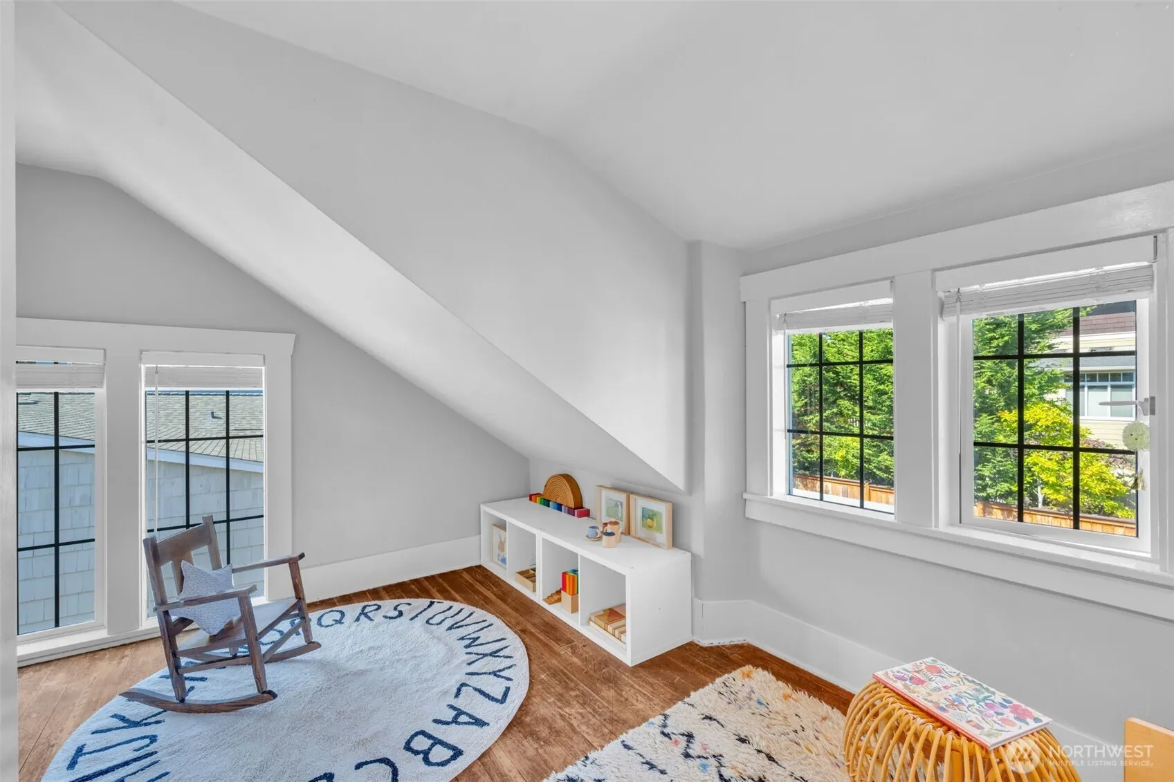 5232 S Holly Street , Seattle, WA 98118
