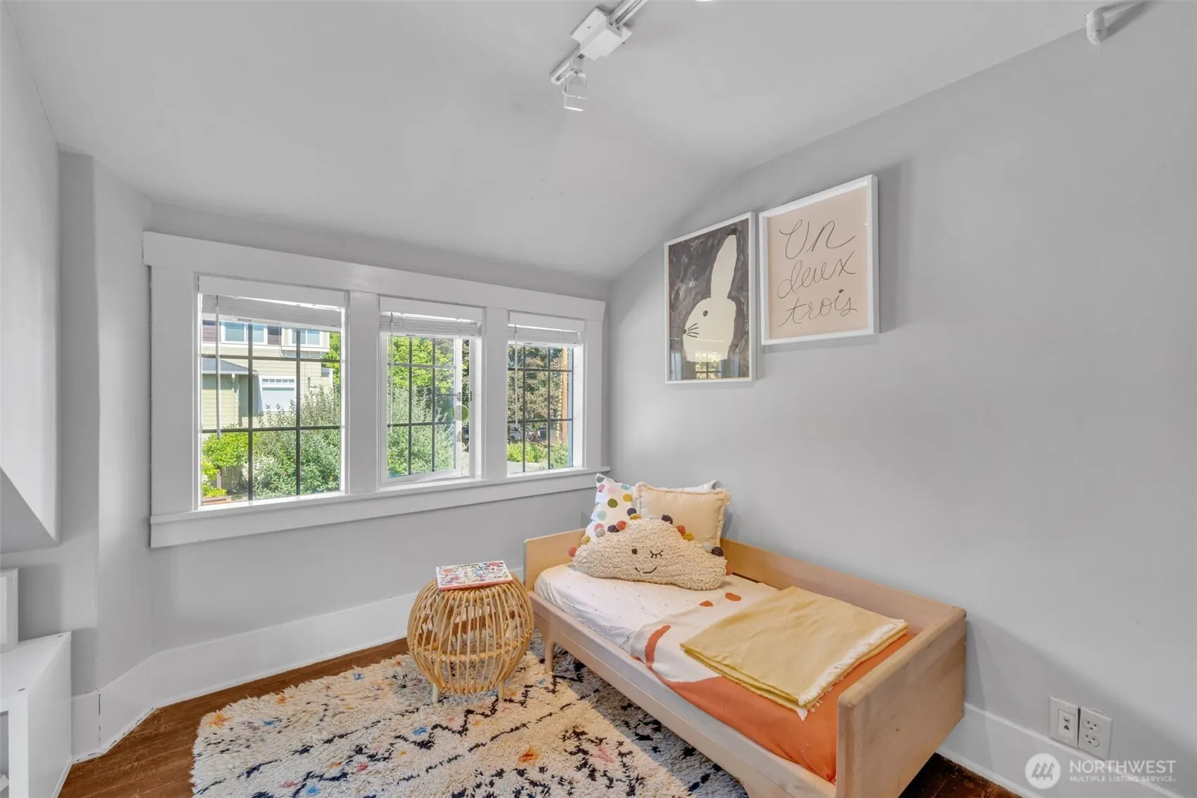 5232 S Holly Street , Seattle, WA 98118