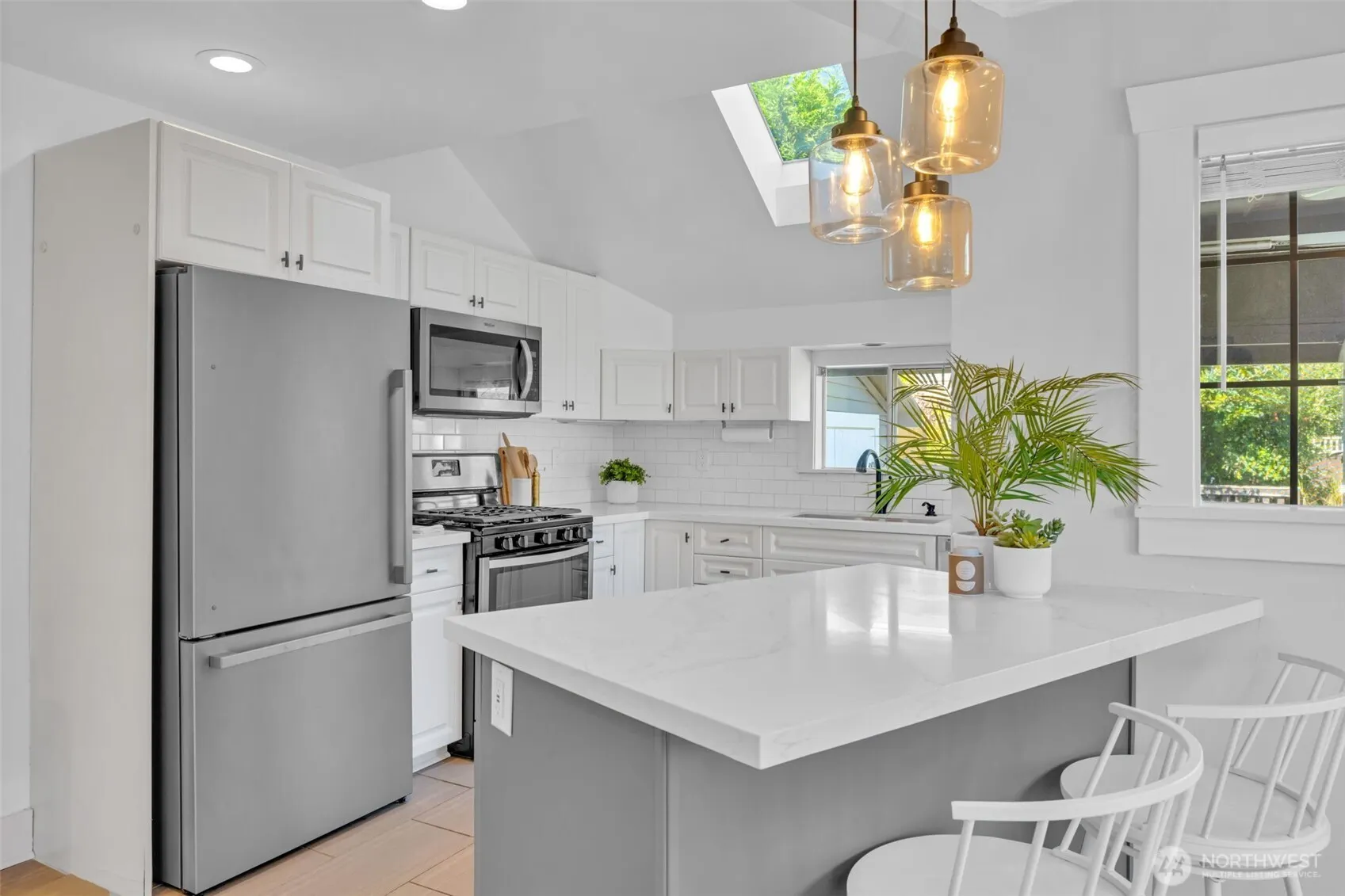 5232 S Holly Street , Seattle, WA 98118