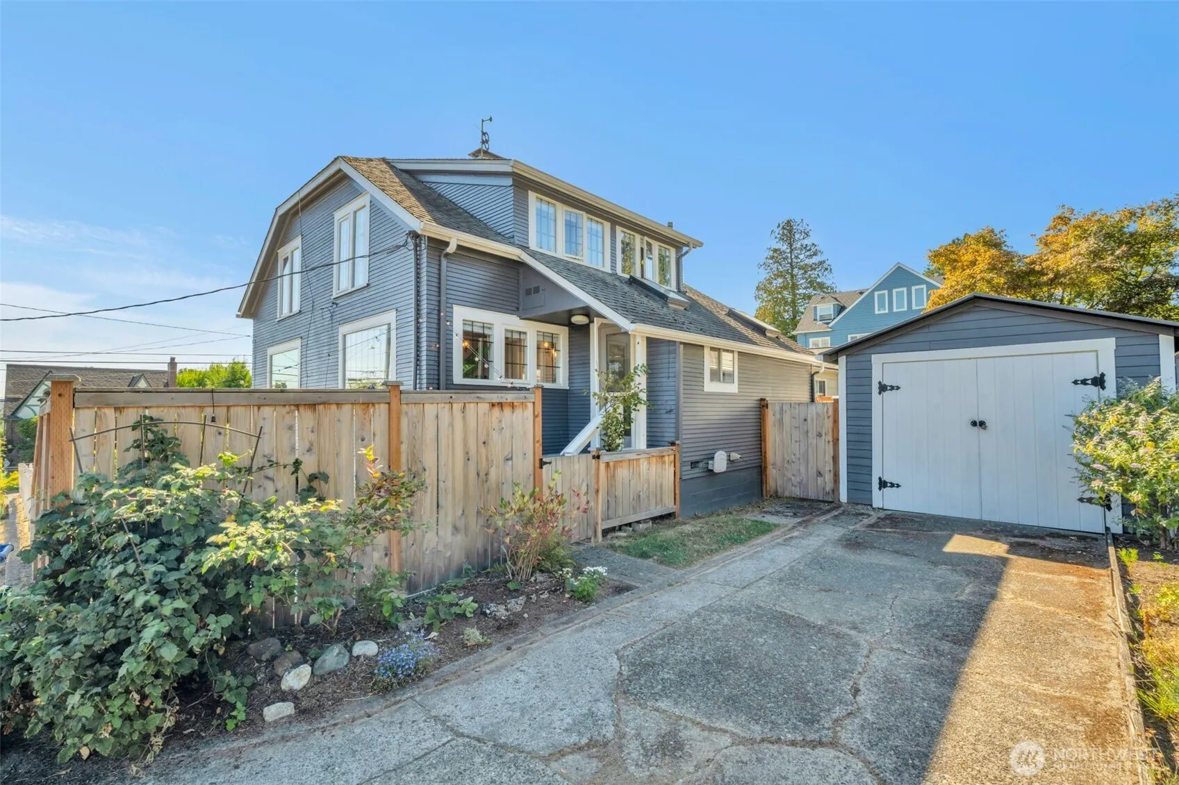 5232 S Holly Street , Seattle, WA 98118