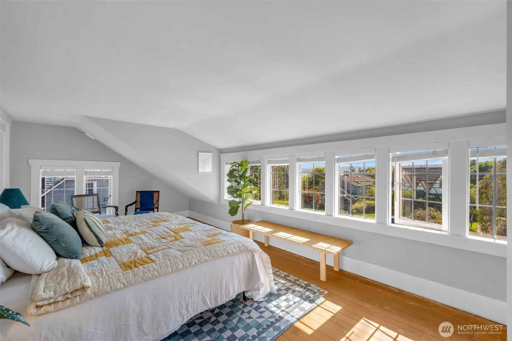 5232 S Holly Street , Seattle, WA 98118