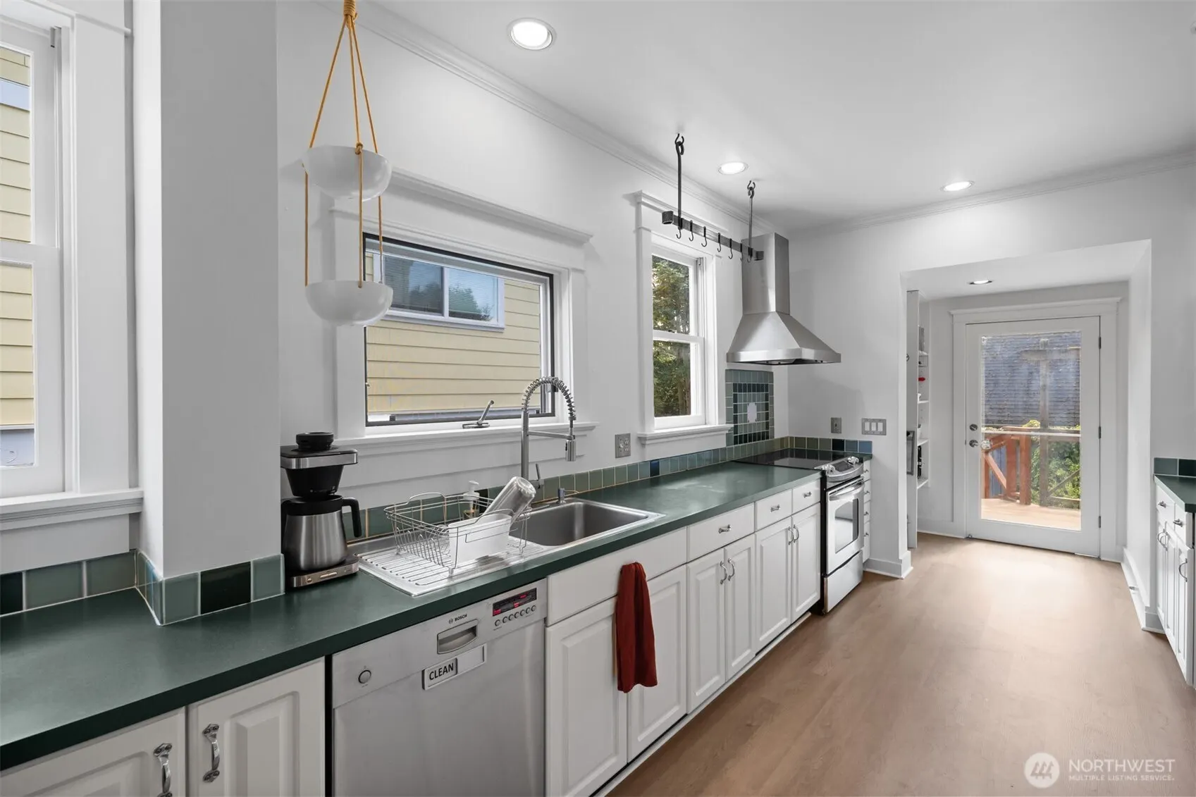 2517 NW 67th Street , Seattle, WA 98117