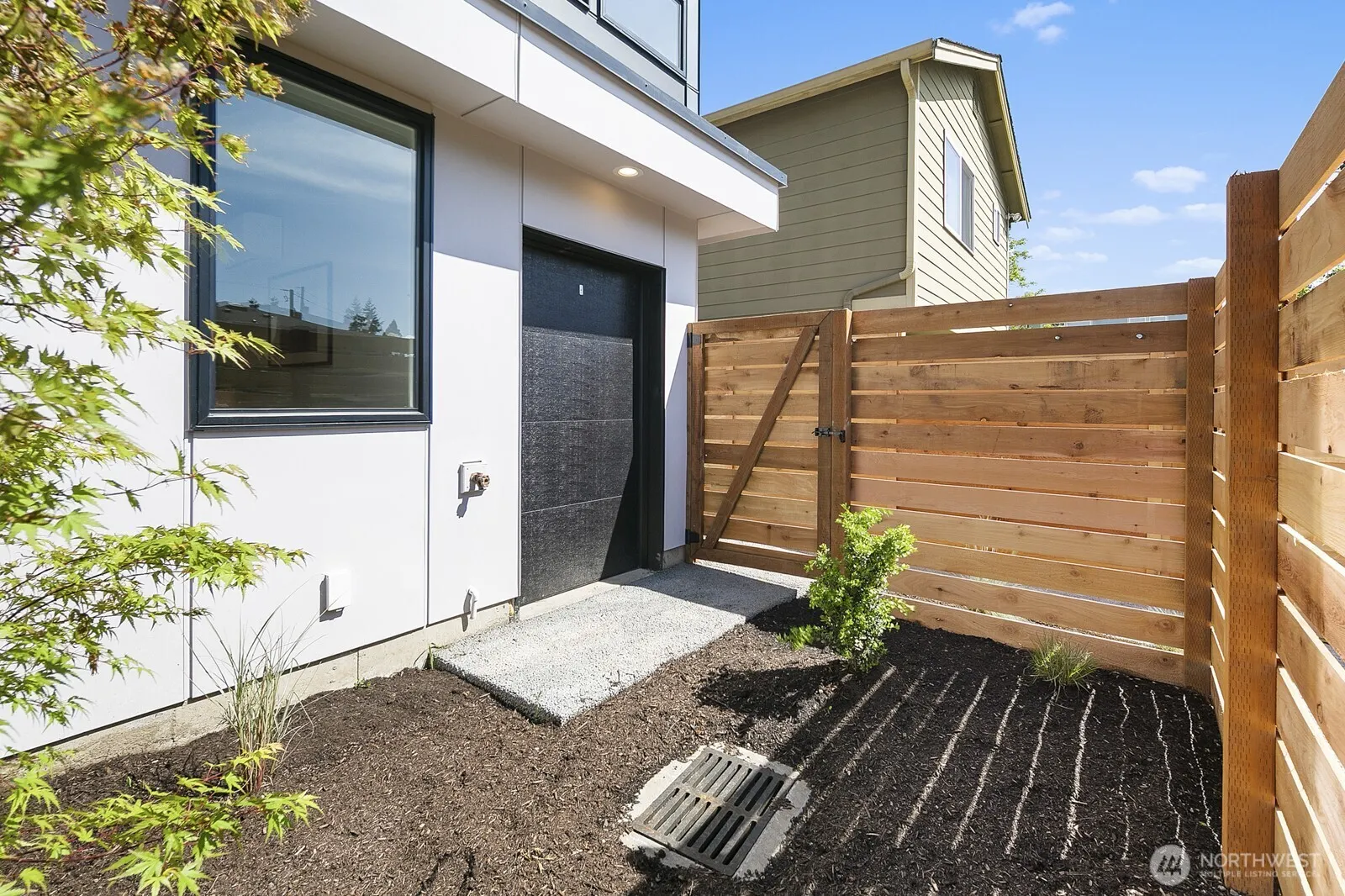 8833 B Wallingford Avenue N, Seattle, WA 98103