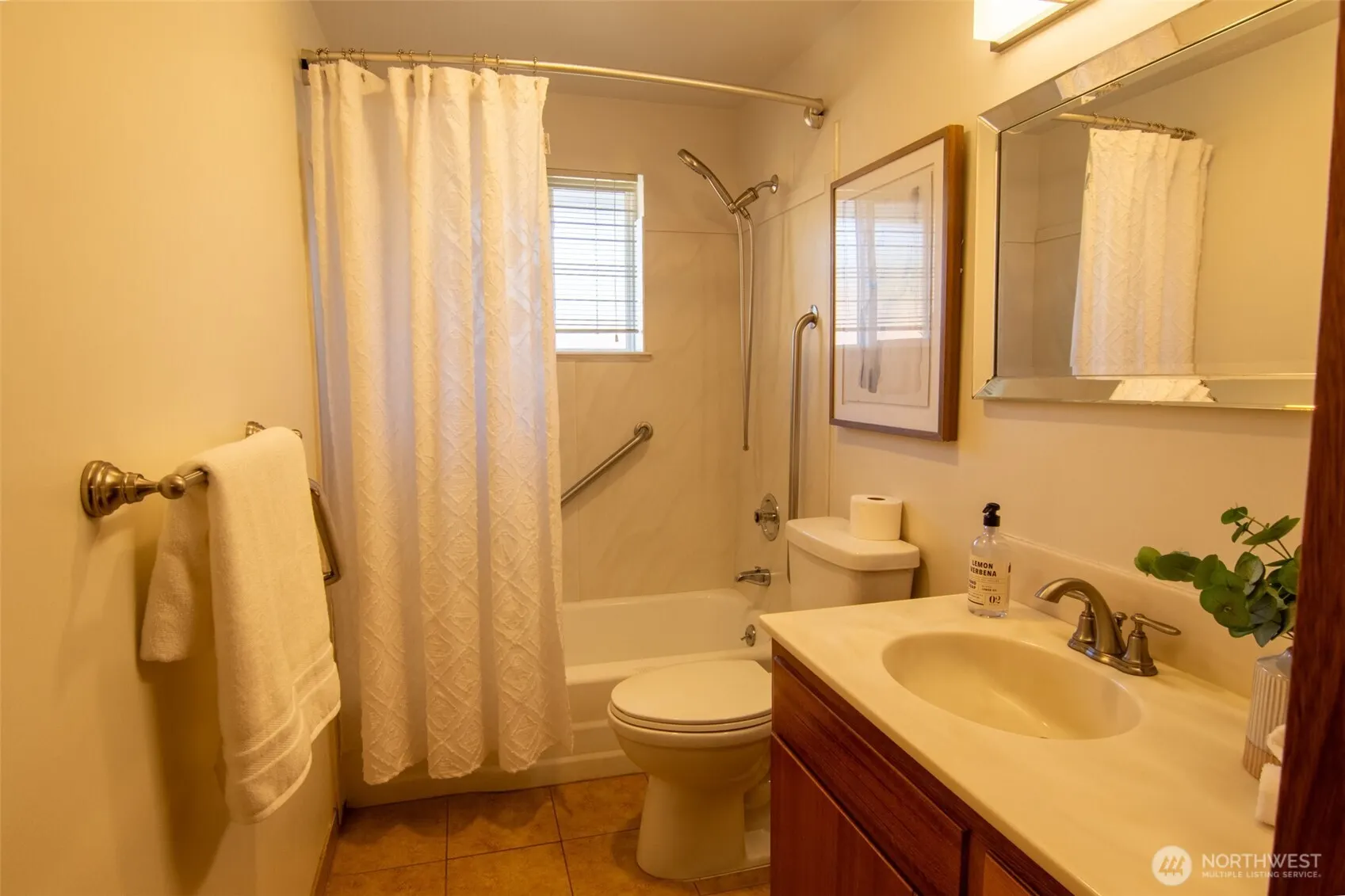 2508 SW Chicago Court , Seattle, WA 98106