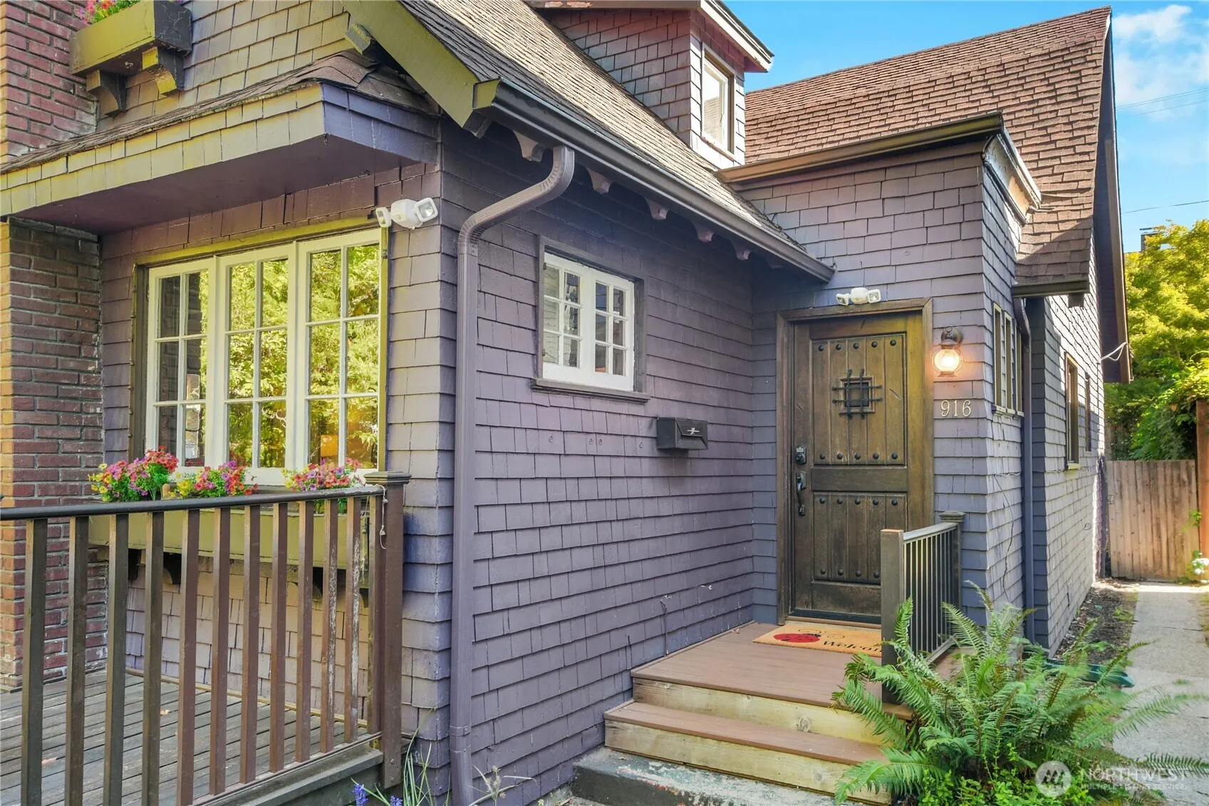 916 20th Avenue E, Seattle, WA 98112