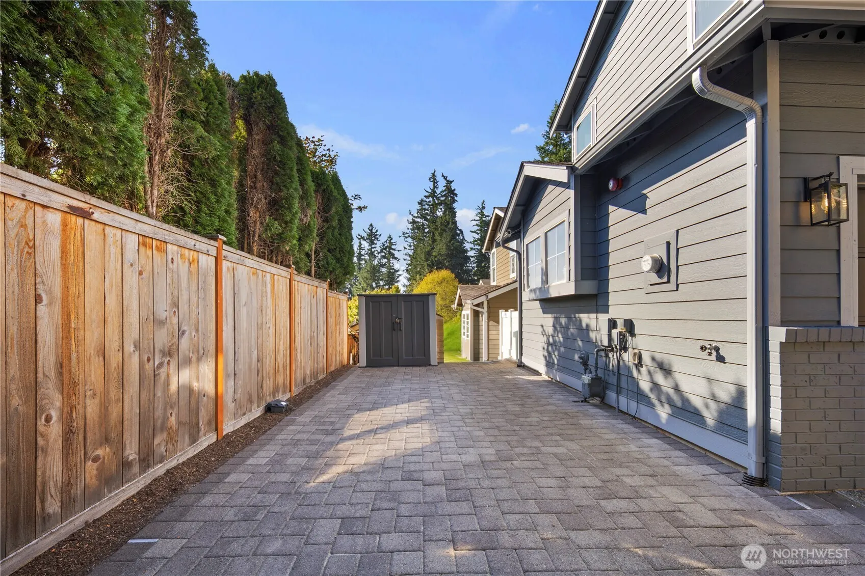 12037 89th Place NE, Kirkland, WA 98034-2631