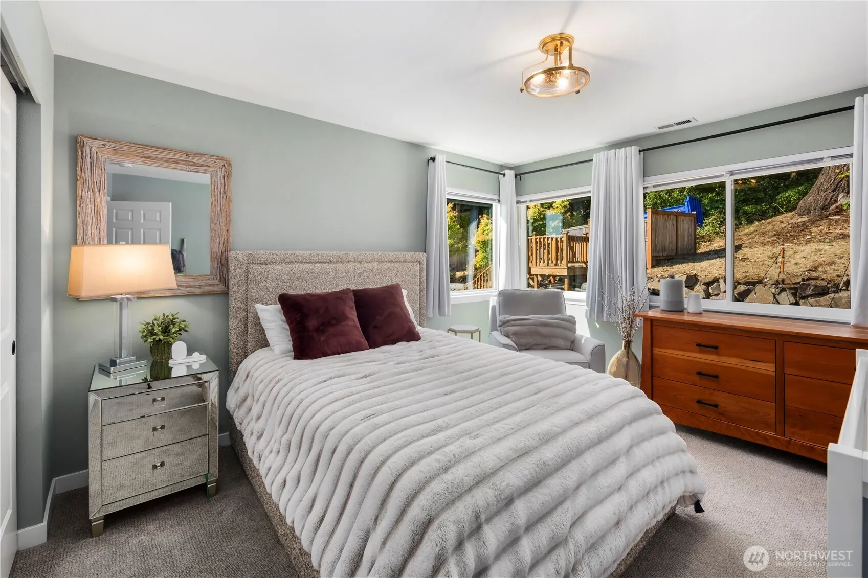 12037 89th Place NE, Kirkland, WA 98034-2631