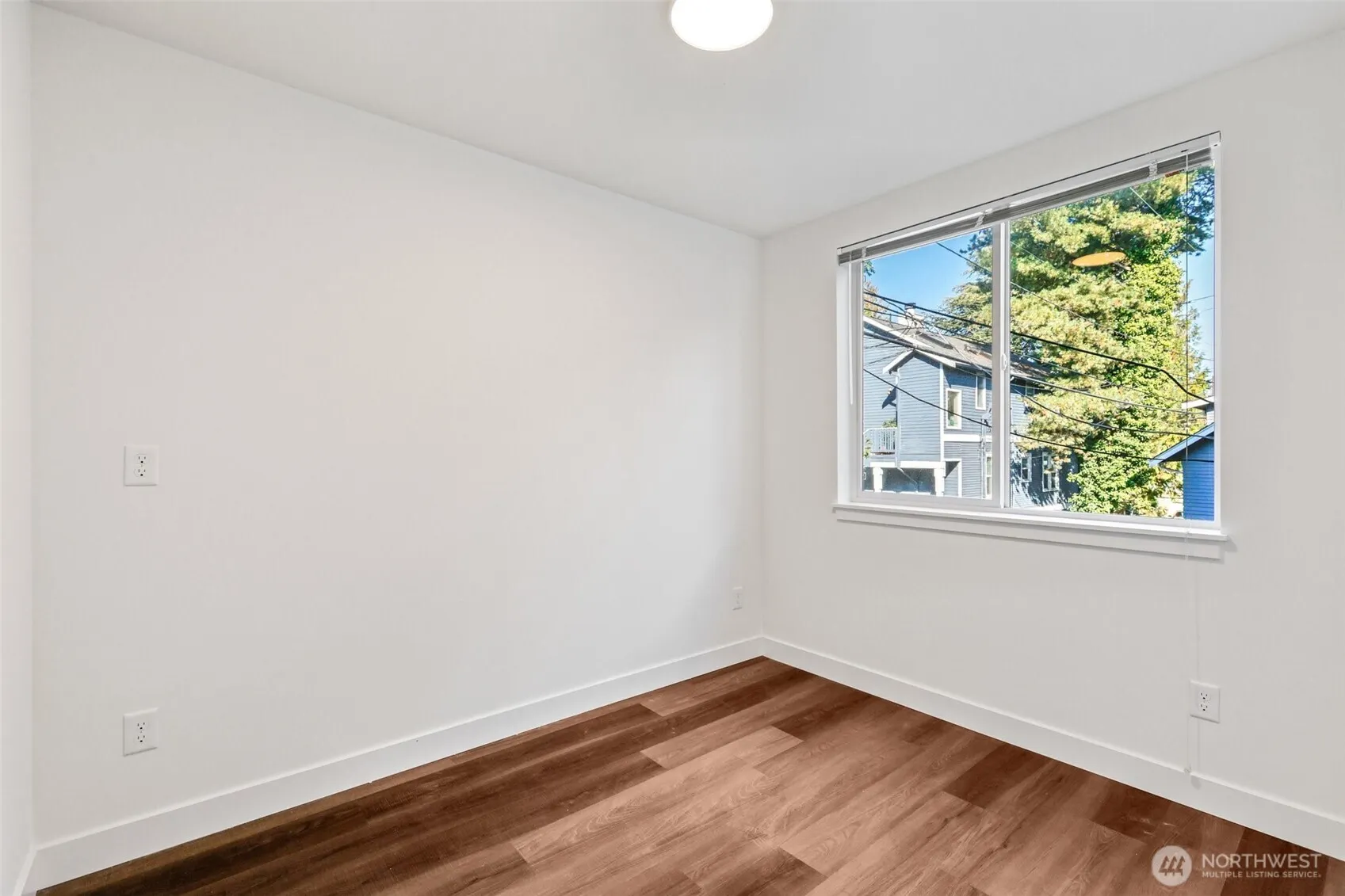 5259 Brooklyn Avenue NE, Seattle, WA 98105