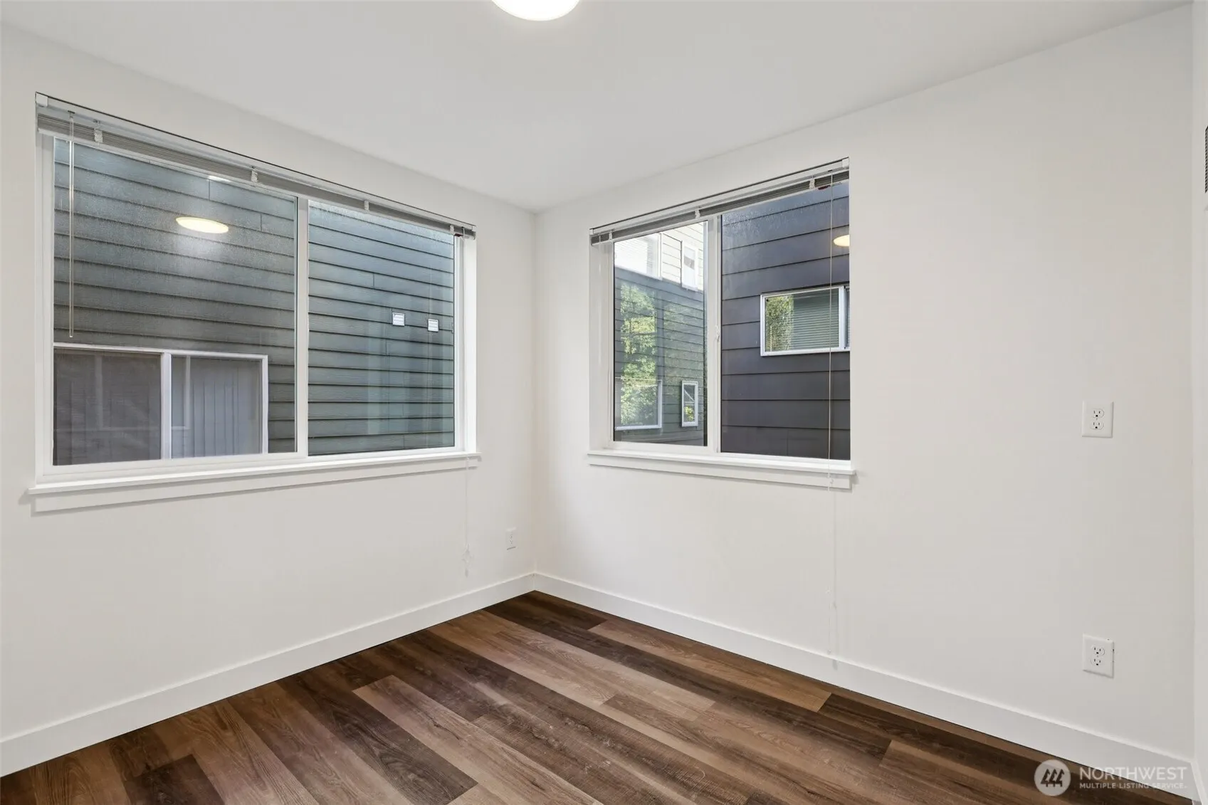 5259 Brooklyn Avenue NE, Seattle, WA 98105