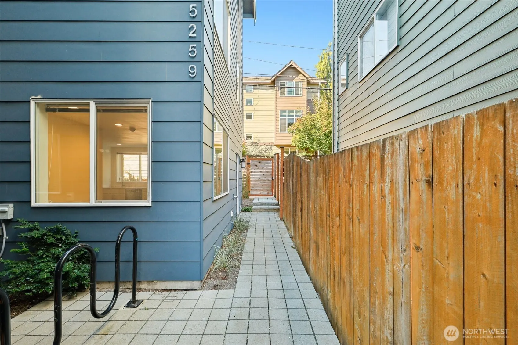 5259 Brooklyn Avenue NE, Seattle, WA 98105