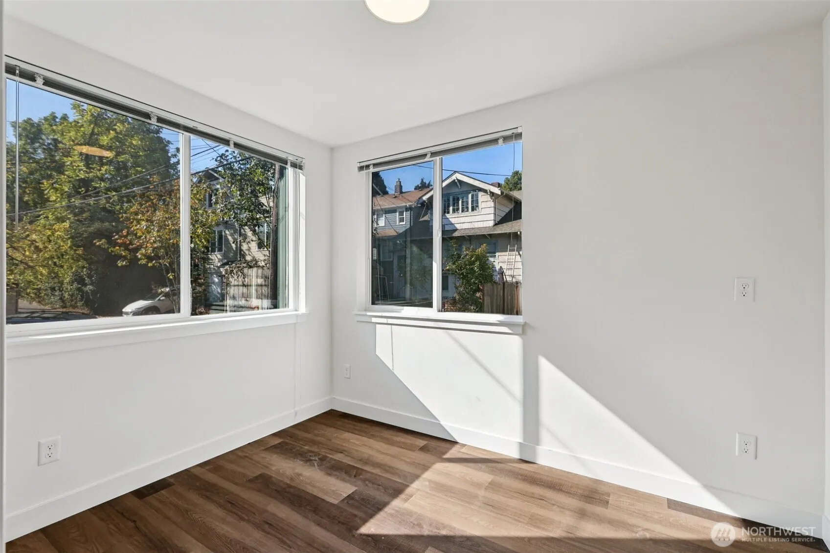 5259 Brooklyn Avenue NE, Seattle, WA 98105