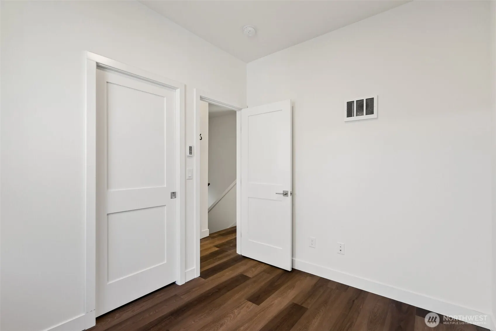 5259 Brooklyn Avenue NE, Seattle, WA 98105