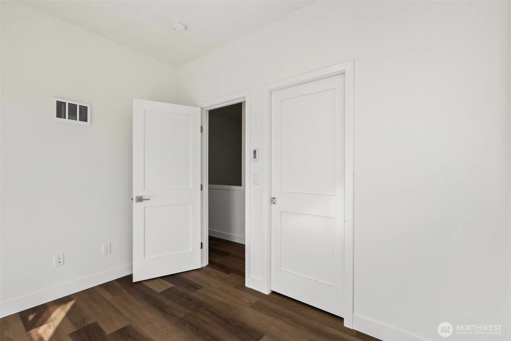 5259 Brooklyn Avenue NE, Seattle, WA 98105