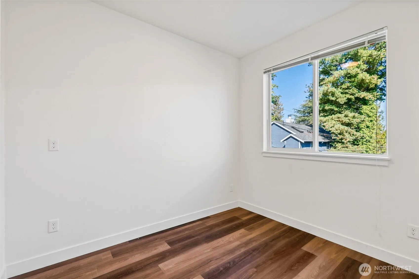 5259 Brooklyn Avenue NE, Seattle, WA 98105