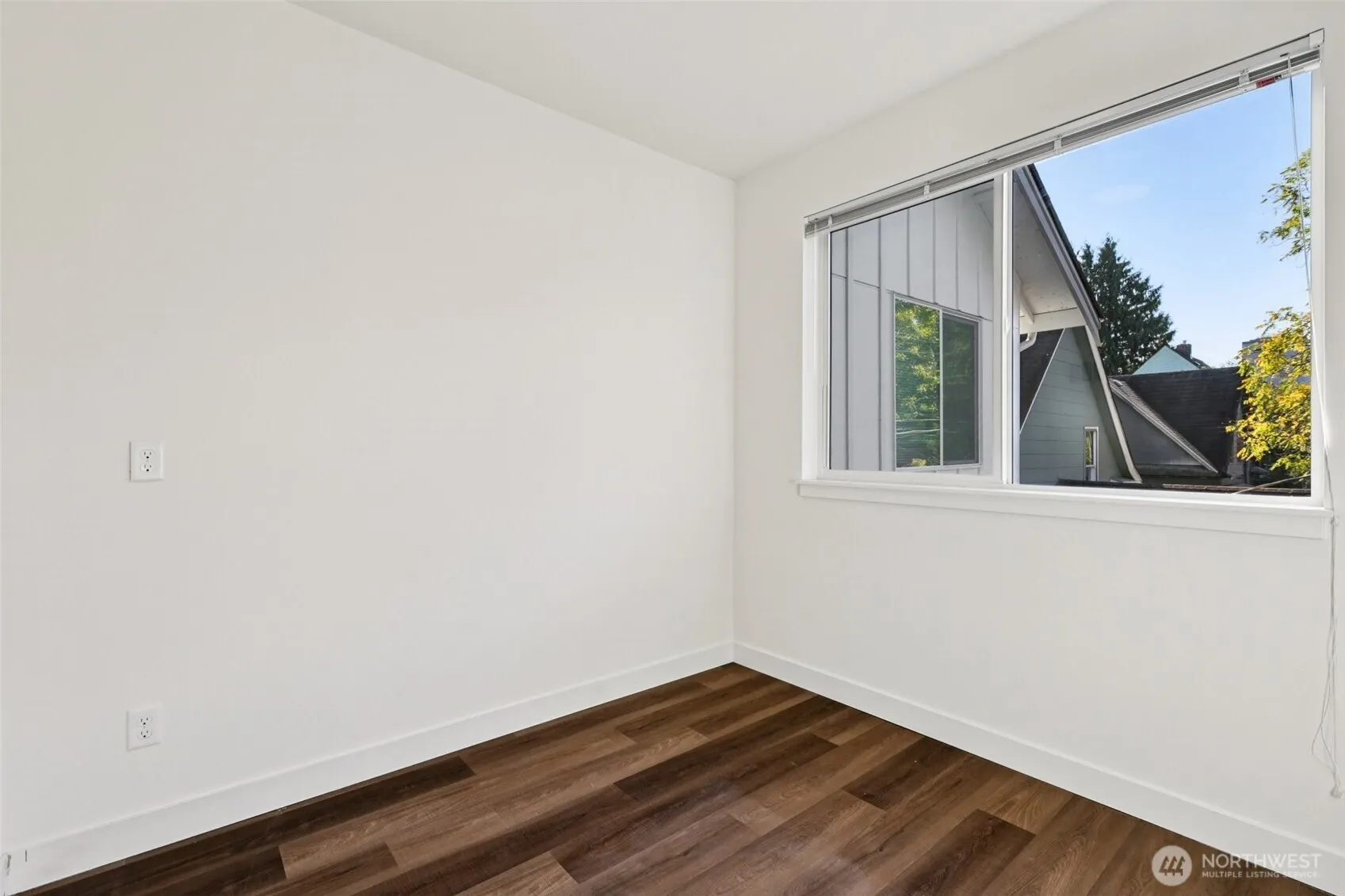 5259 Brooklyn Avenue NE, Seattle, WA 98105