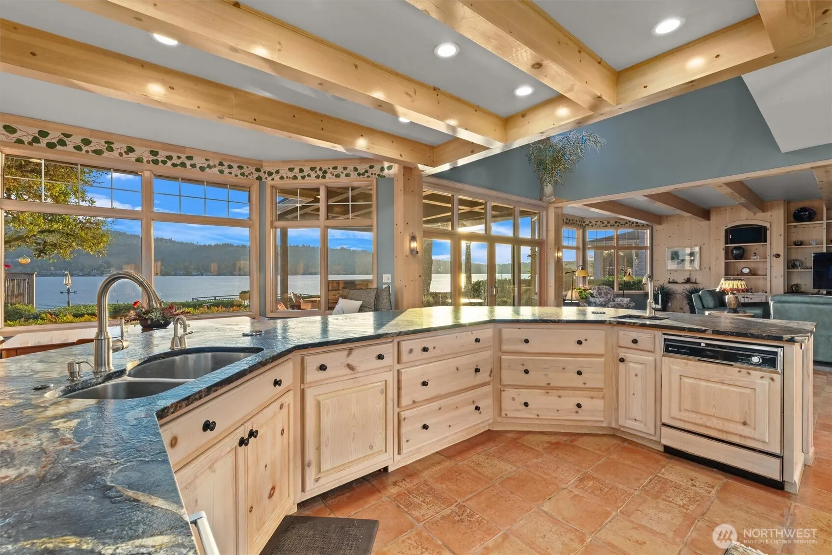 3829 E Lake Sammamish Shore Lane SE, Sammamish, WA 98075