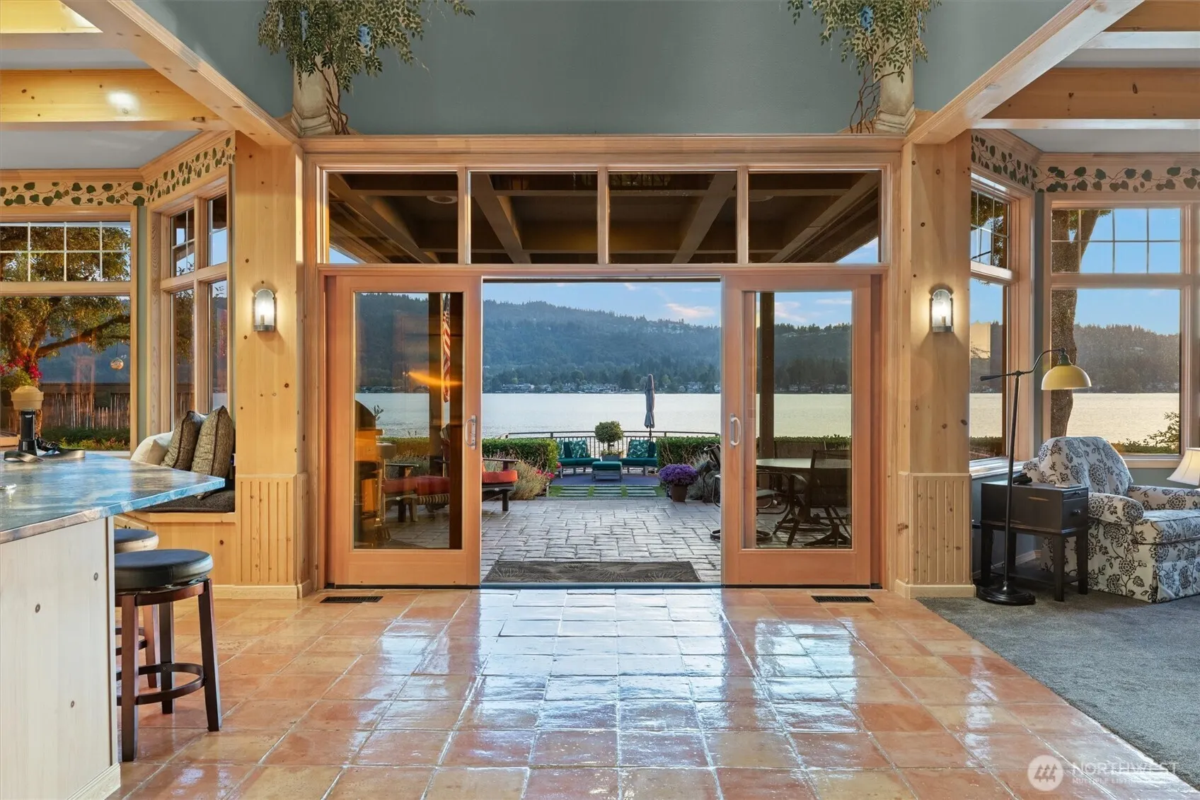 3829 E Lake Sammamish Shore Lane SE, Sammamish, WA 98075