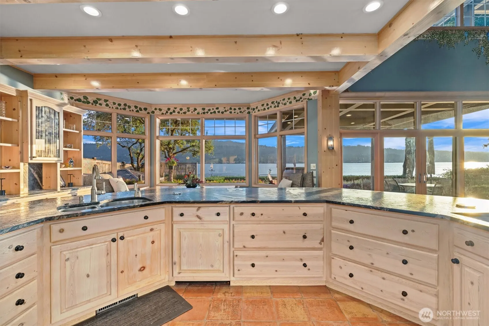 3829 E Lake Sammamish Shore Lane SE, Sammamish, WA 98075