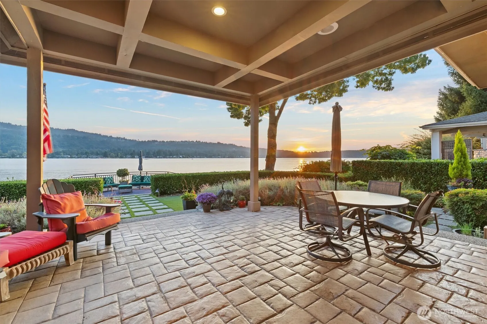 3829 E Lake Sammamish Shore Lane SE, Sammamish, WA 98075