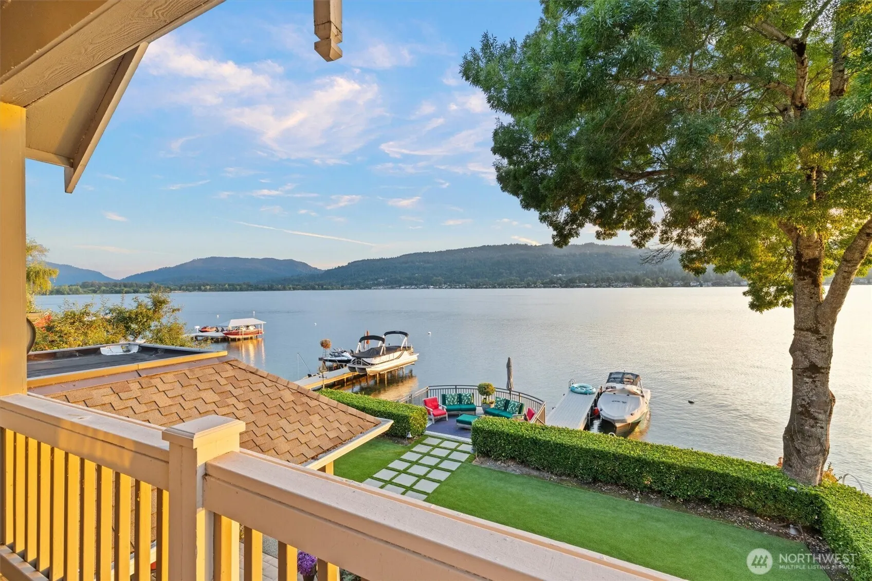 3829 E Lake Sammamish Shore Lane SE, Sammamish, WA 98075