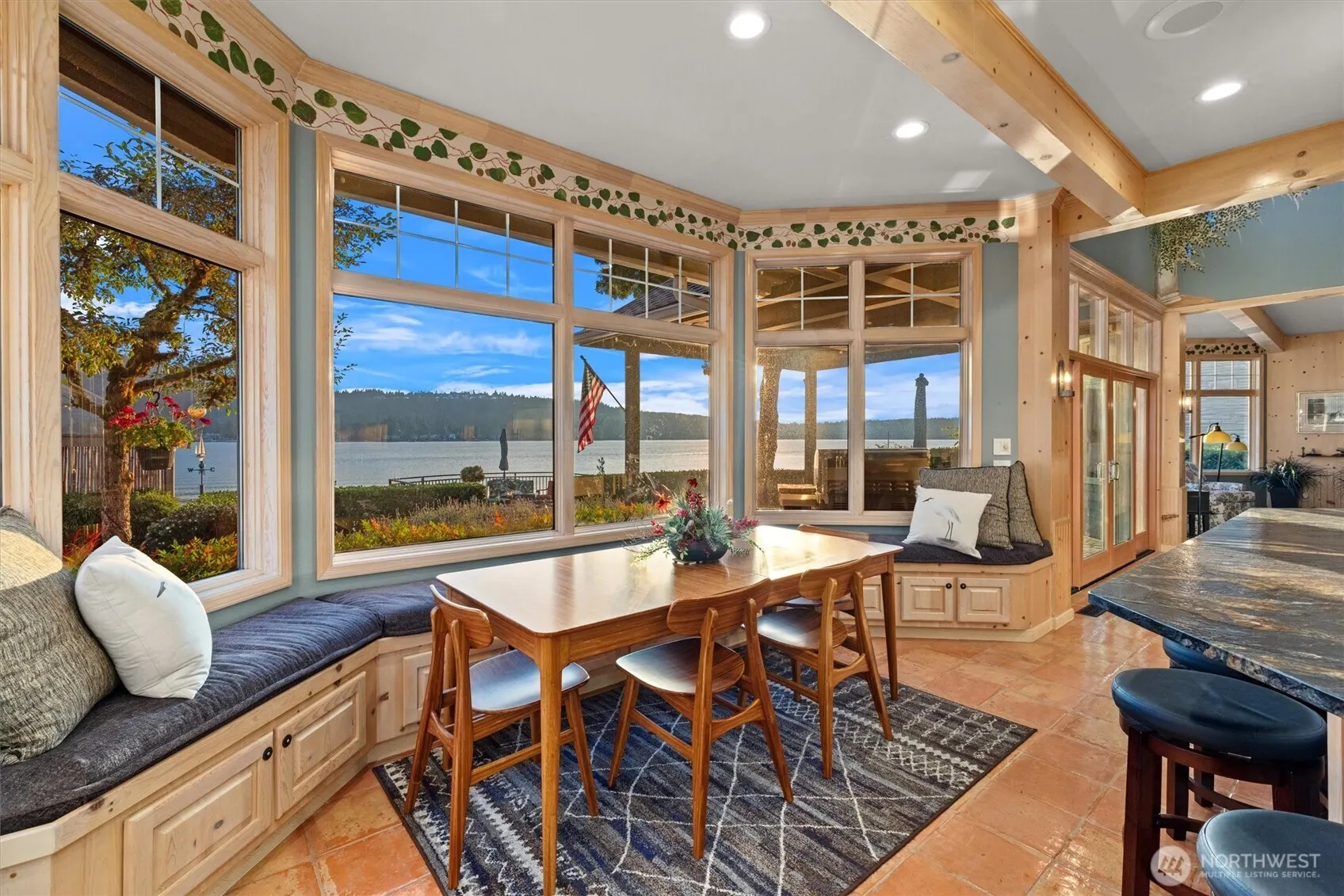 3829 E Lake Sammamish Shore Lane SE, Sammamish, WA 98075