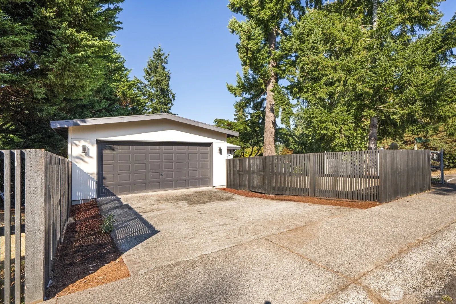 8801 NE 140th Place , Kirkland, WA 98034