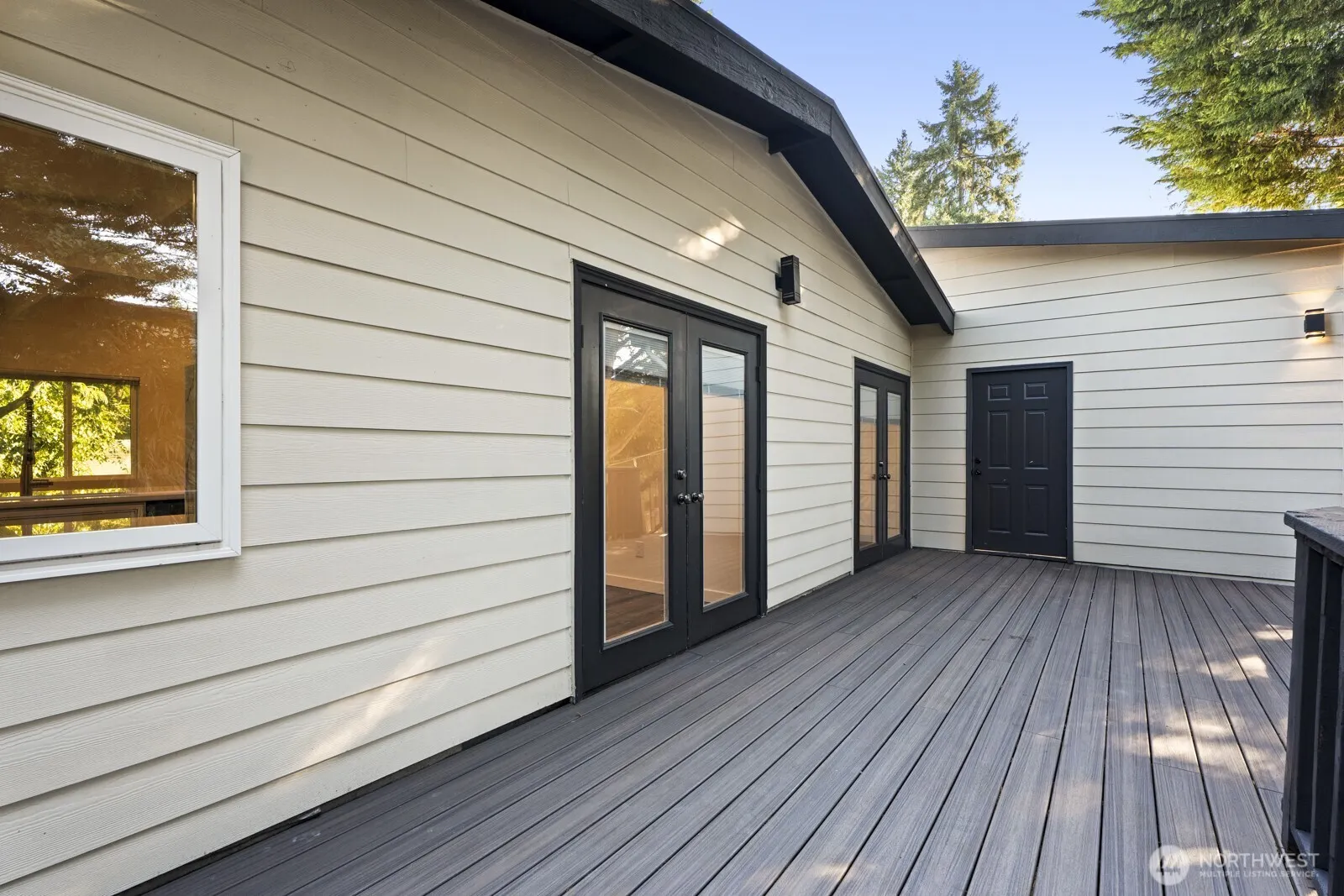8801 NE 140th Place , Kirkland, WA 98034