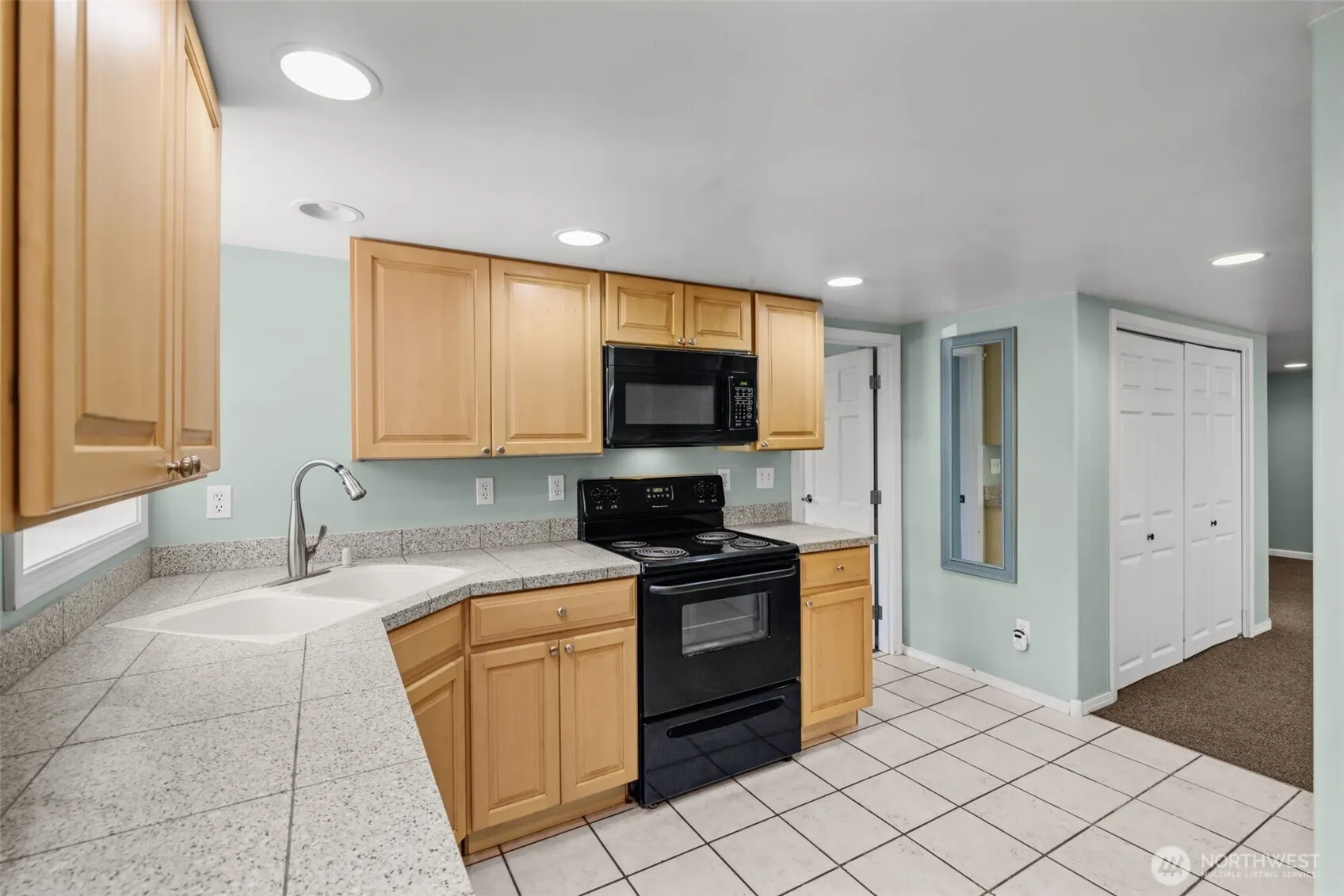 7842 Lake City Way NE, Seattle, WA 98115